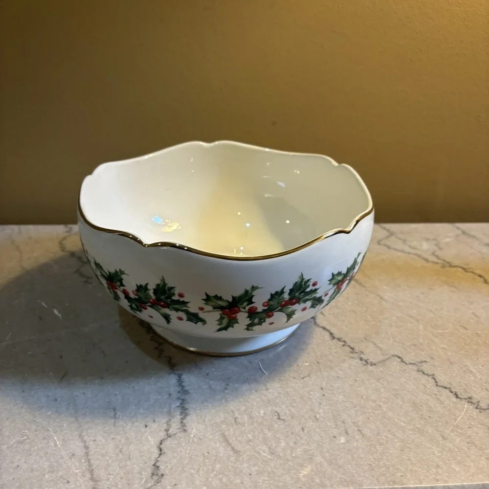Lenox 75th Anniversary Teleflora Holly &‎ Berries with Gold Trim 2009 Bowl